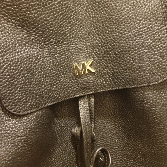 MICHAEL KORS JUNIE MEDIUM FLAP BACKPACK BLACK Pebbled Leather - Picture 3 of 10